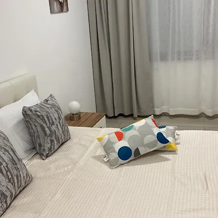 Проживание в семье Camelia's House